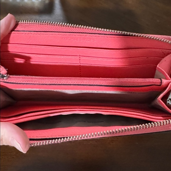 Michael Kors wallet - Picture 7 of 10